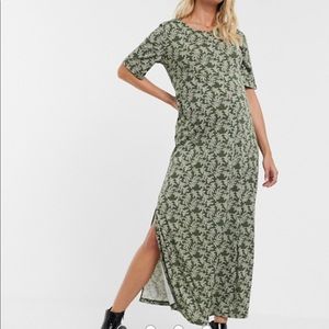 Glamorous Bloom maxi t-shirt dress